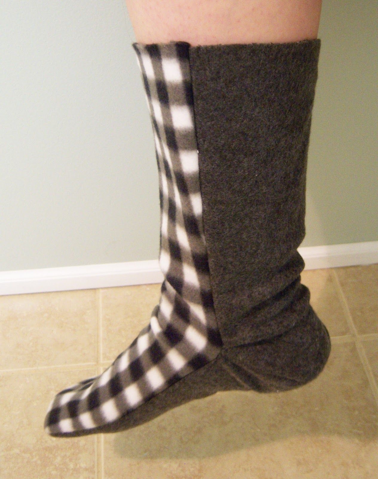 Free Fleece Sock Sewing Pattern | Fleece Sock Tutorial | Sewing - Free Printable Fleece Sock Pattern